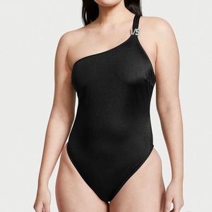 VICTORIA'S SECRET
VS Shine Hardware One-Shoulder One-Piece 
SIZE : XL